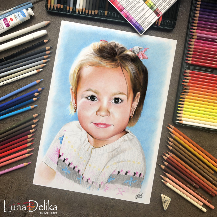 #LunaDelika_Portrait #ПортретпоФото #портретназаказ #traditionalArt #photorealism #фотореализм #coloredpencils
Один из мега-редких случаев, когда мне заказали портрет ребенка. Рисовать детей труднее, чем взрослых, ведь при совершенно гладкой текстуре кожи и пропорциональных особенностях довольно сложно умудриться не сделать из живого человечка куклу. Но такие заказы приносят интересный опыт) Да и разнообразие, как-никак :)
p.s. наличие полной 120-цветовой палитры #FaberCastell намного упрощает процесс работы и ускоряет сроки создания | Author: Natali Hall